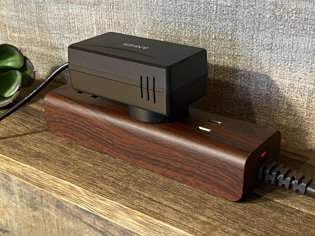 Anker PowerWave 10 Stand with 2 USB-A Ports 電源タップ使用例