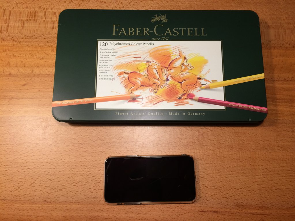 Faber-Castell ファーバーカステル ポリクロモス色鉛筆セット 120色 缶入 スマホと比較