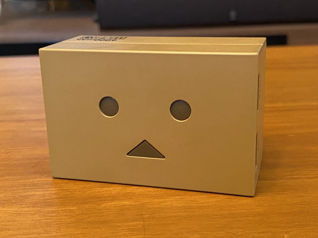 cheero DANBOARD 13400mAh PD18W 旧機種は置ける