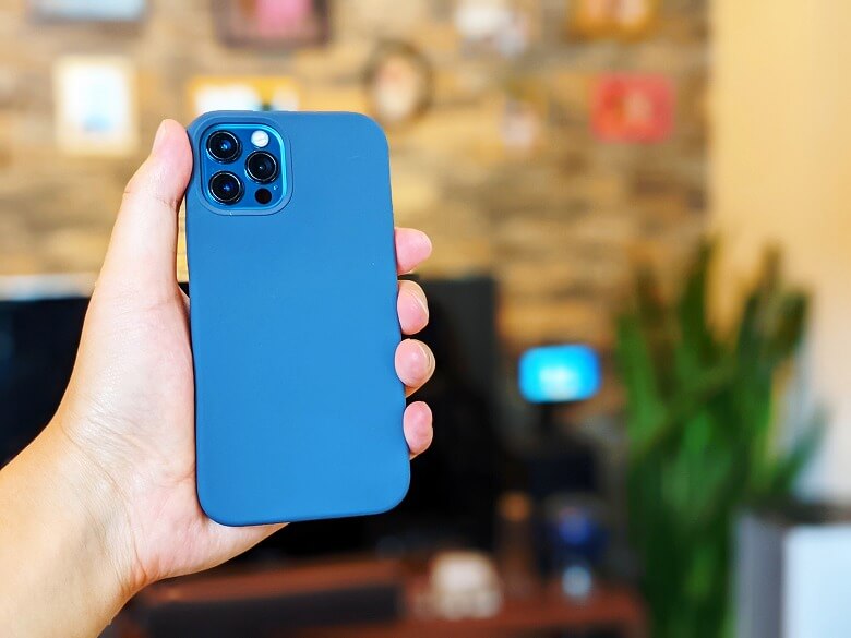 iPhoneアクセサリー Anker Magnetic Silicone Case