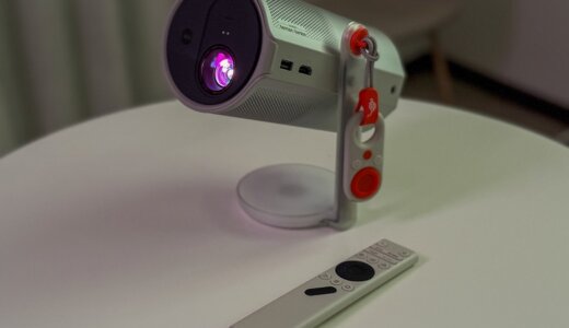 【Aladdin Poca Laser レビュー】ミニマルなのに本格派。Aladdinが放つ次世代ポータブルプロジェクター